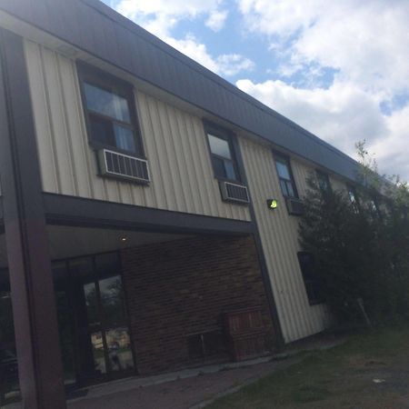 Pickle Lake Hotel エクステリア 写真