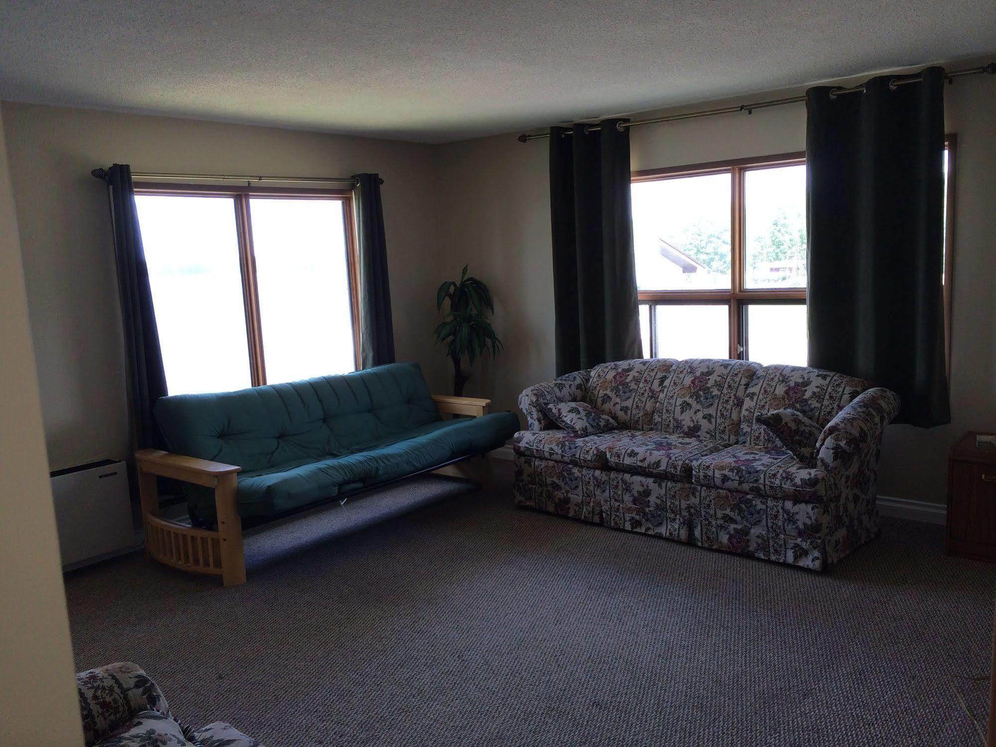 Pickle Lake Hotel エクステリア 写真
