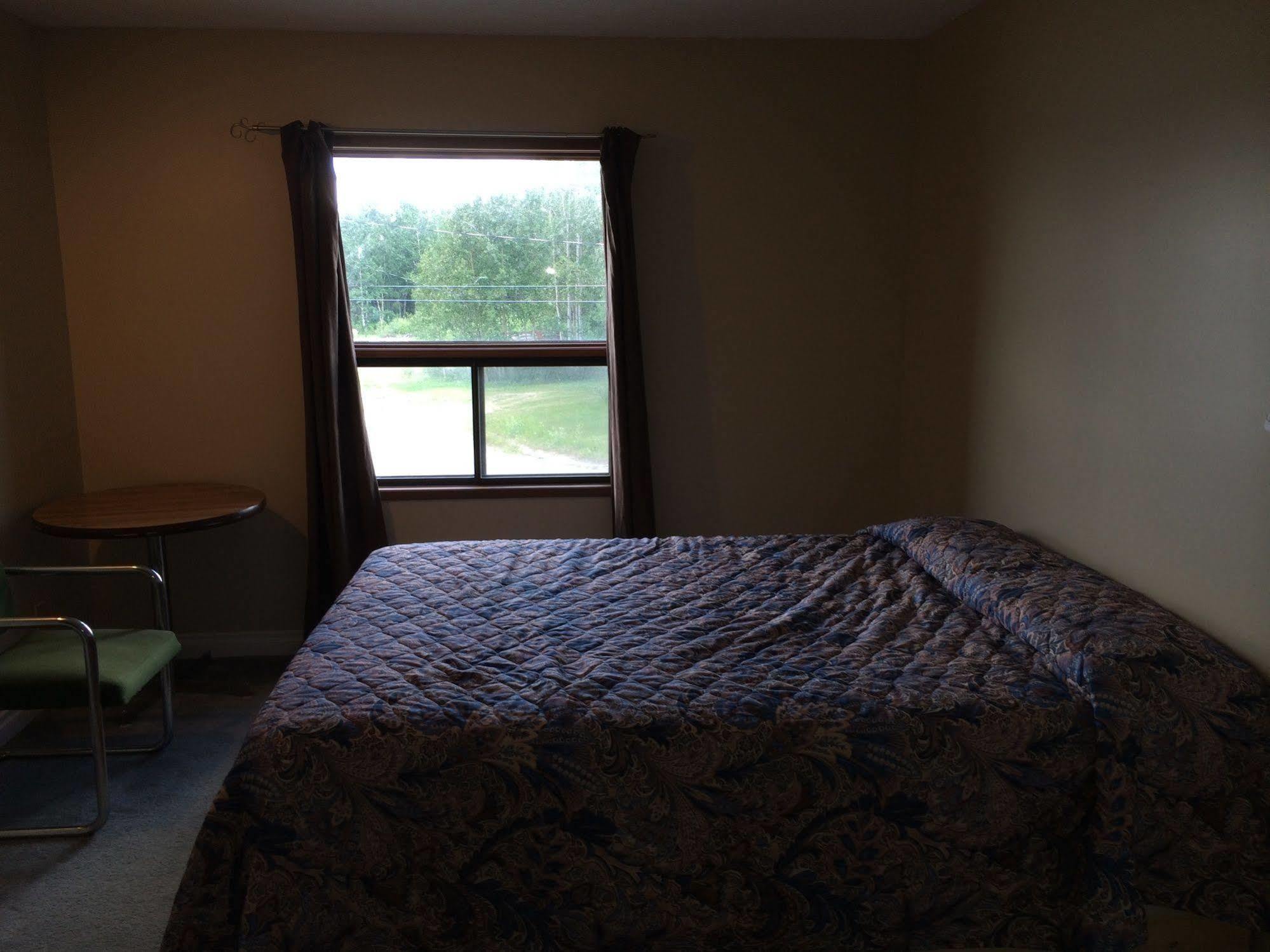 Pickle Lake Hotel エクステリア 写真