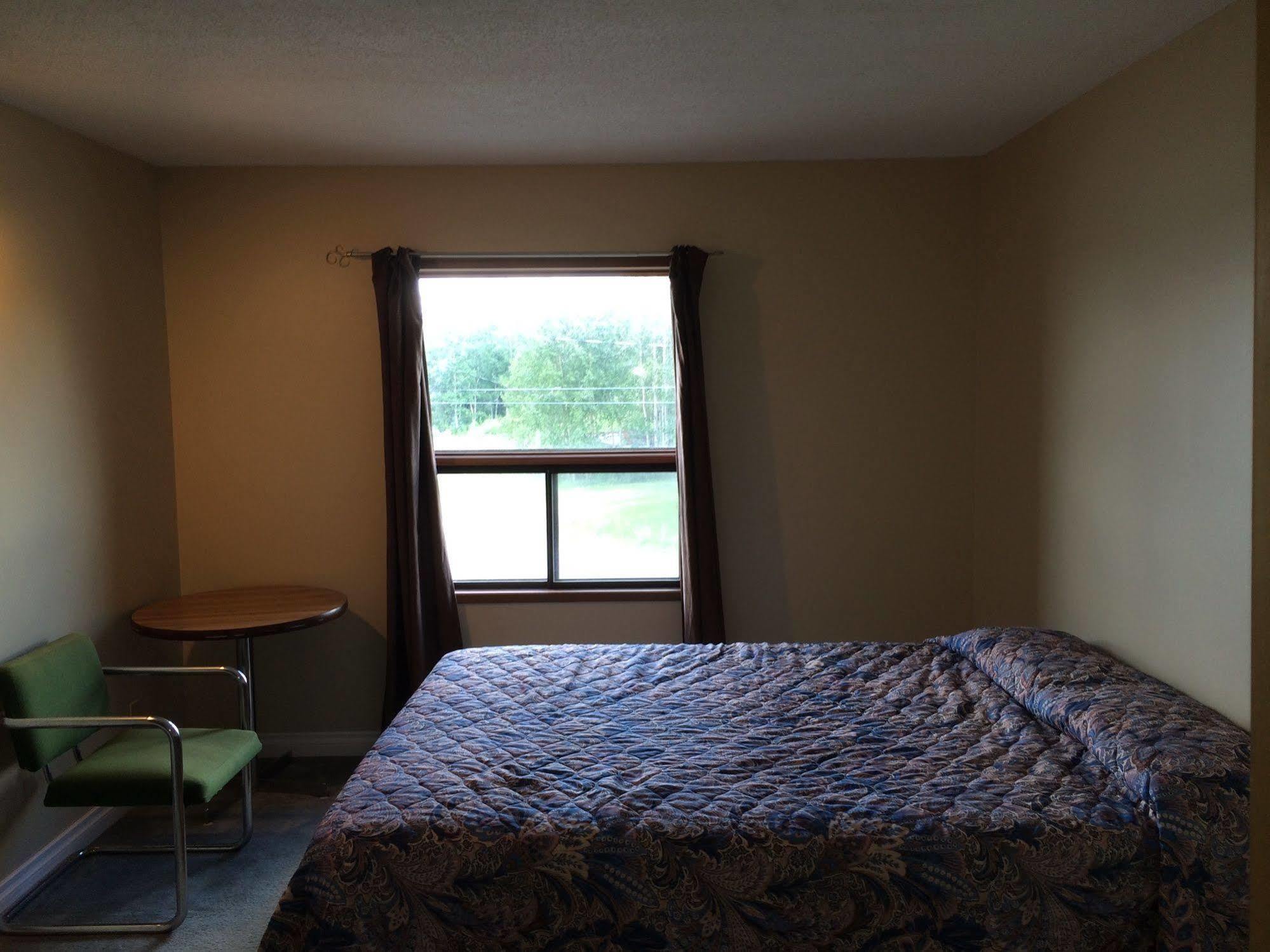 Pickle Lake Hotel エクステリア 写真