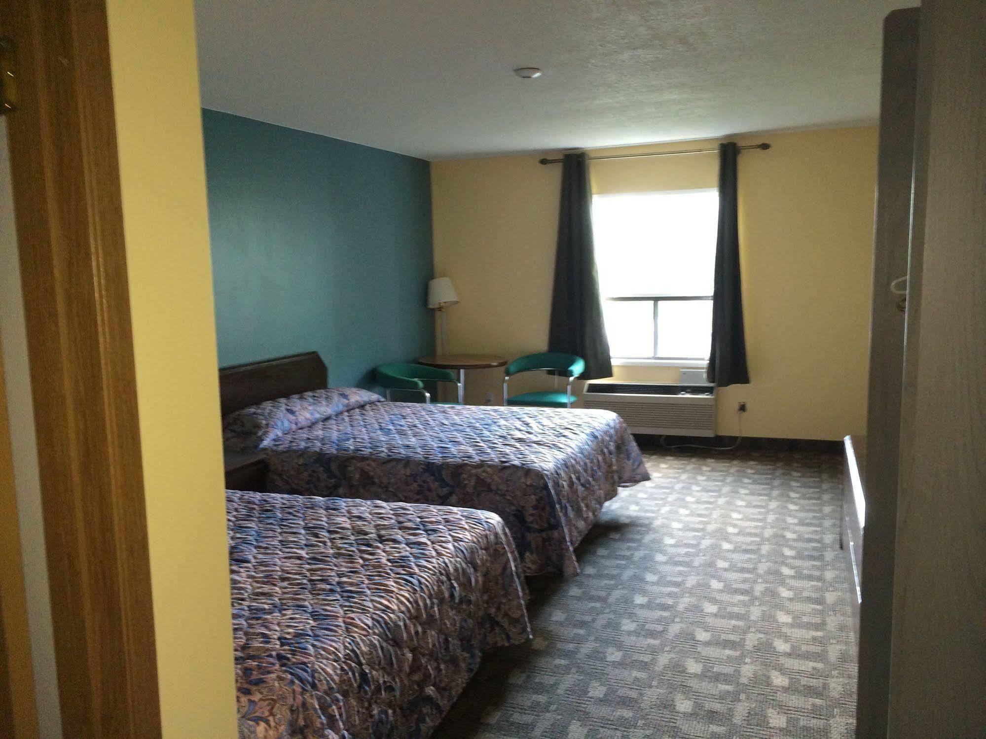 Pickle Lake Hotel エクステリア 写真