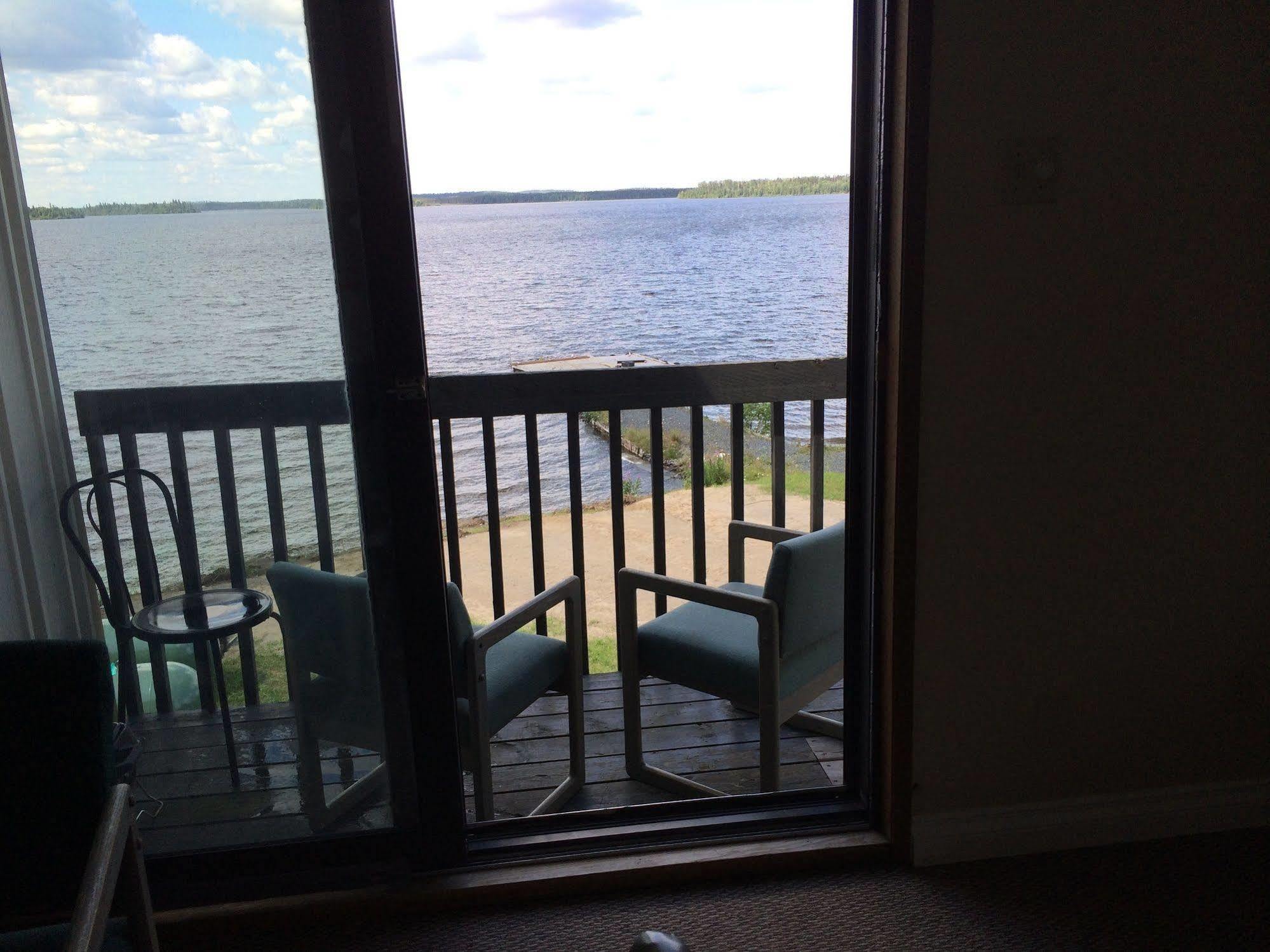 Pickle Lake Hotel エクステリア 写真