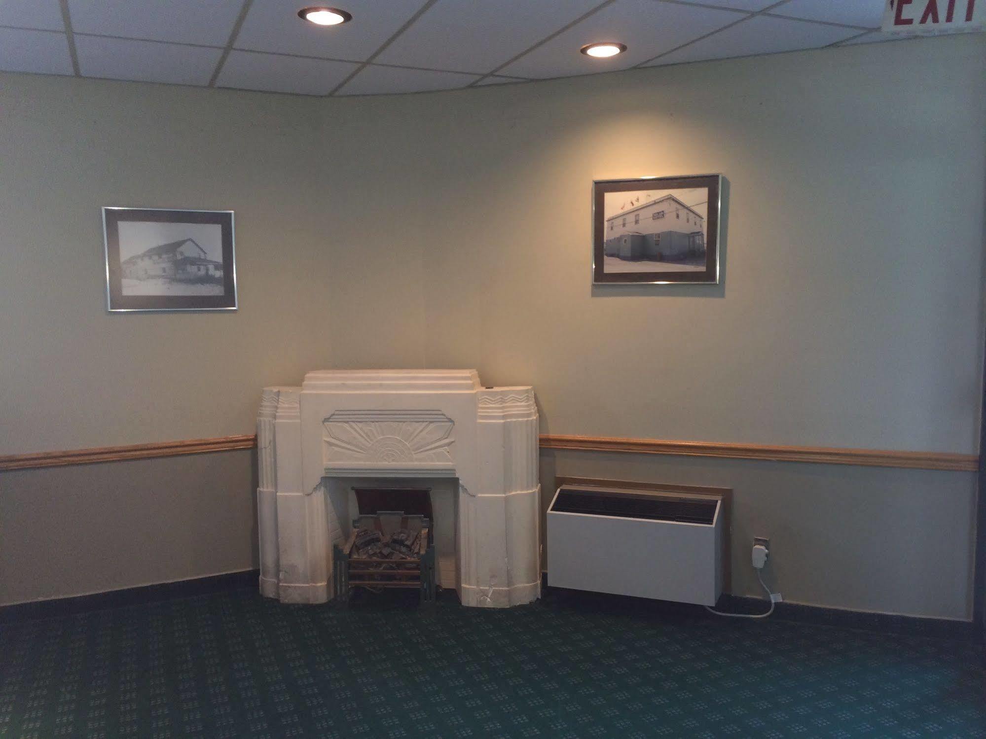 Pickle Lake Hotel エクステリア 写真